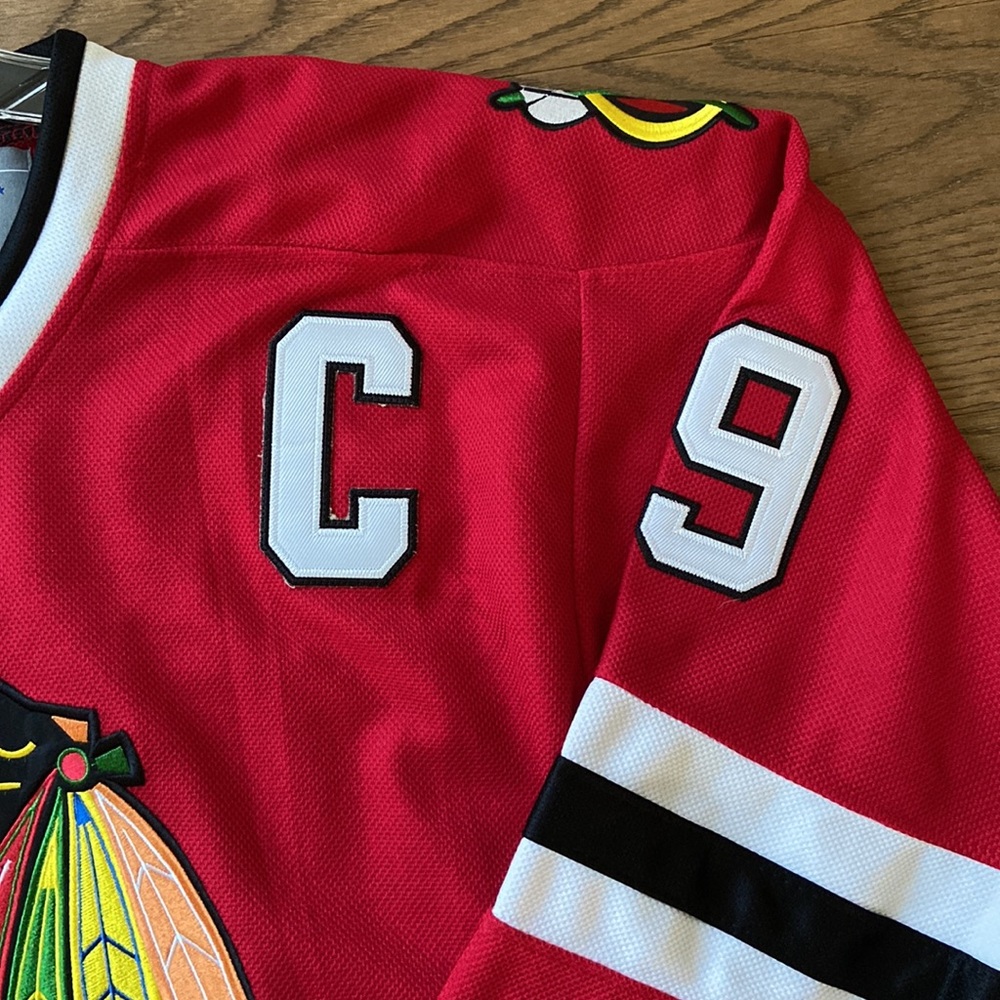 NWOT - NHL Vintage Hockey Officially Licensed Blackhawks Jersey - Picture 3 of 10